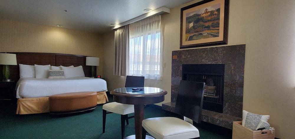 Rogue Regency Inn & Suites Medford Exteriör bild