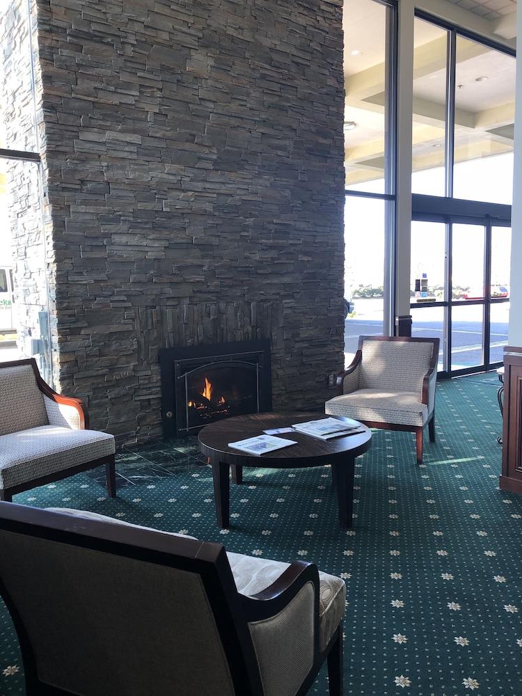 Rogue Regency Inn & Suites Medford Exteriör bild