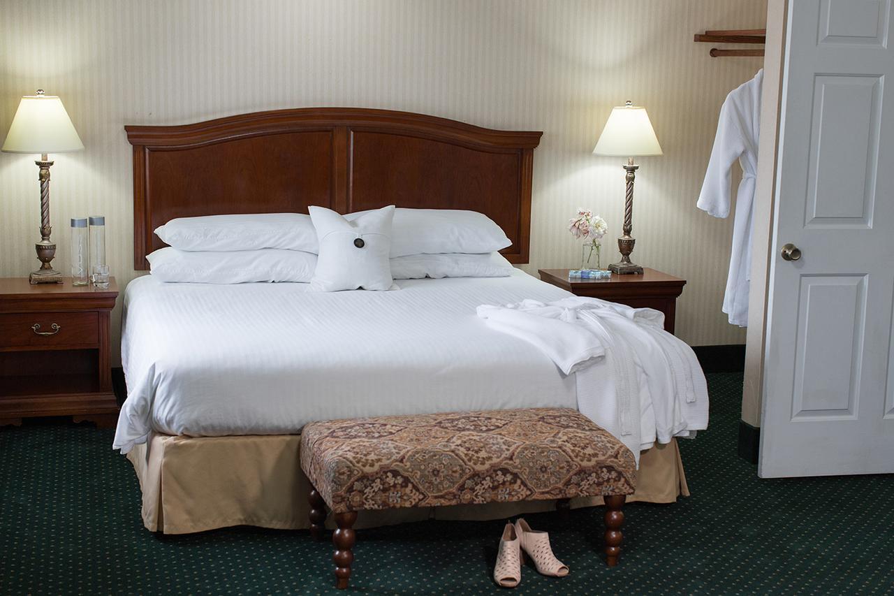 Rogue Regency Inn & Suites Medford Exteriör bild
