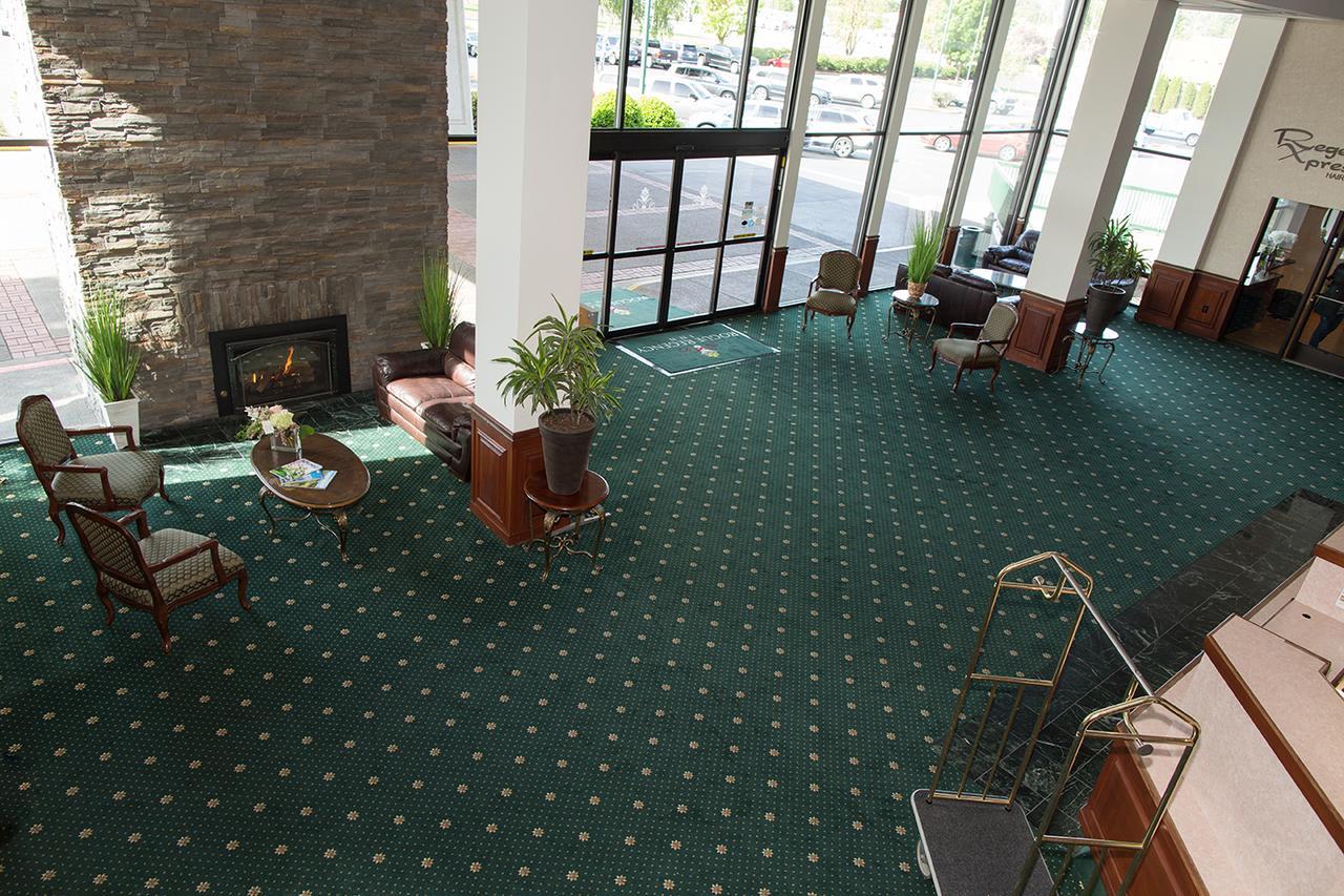 Rogue Regency Inn & Suites Medford Exteriör bild