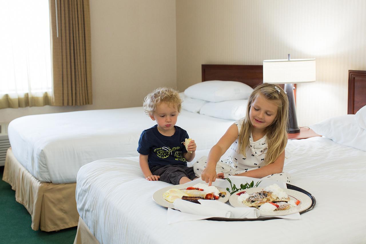 Rogue Regency Inn & Suites Medford Exteriör bild